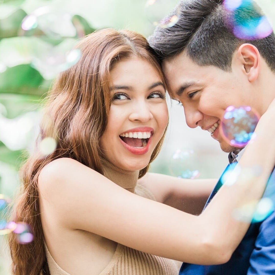 Maine Mendoza and Alden Richards in one of AlDub prenup photos (Eat Bulaga/Manny and April Photography)