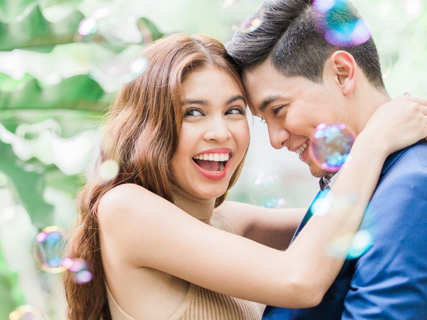 Maine Mendoza and Alden Richards in one of AlDub prenup photos (Eat Bulaga/Manny and April Photography)