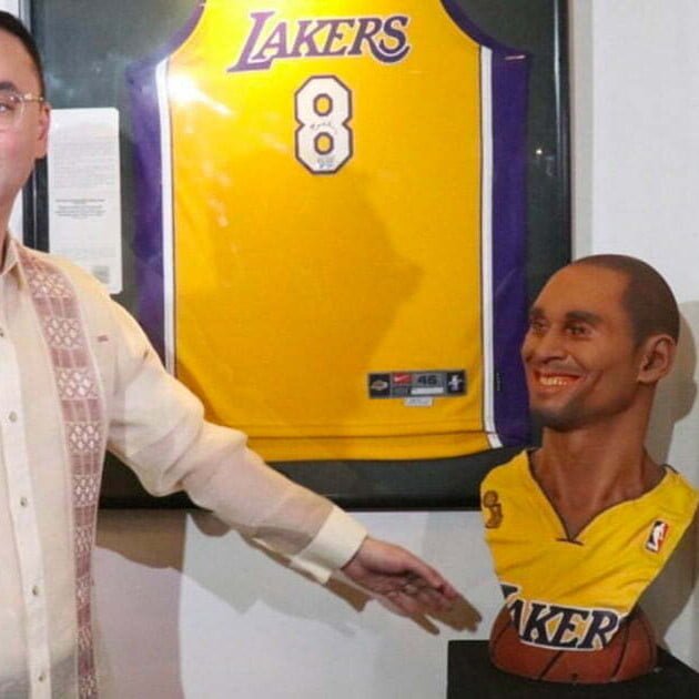 Alan Cayetano at his Kobe Bryant exhibit