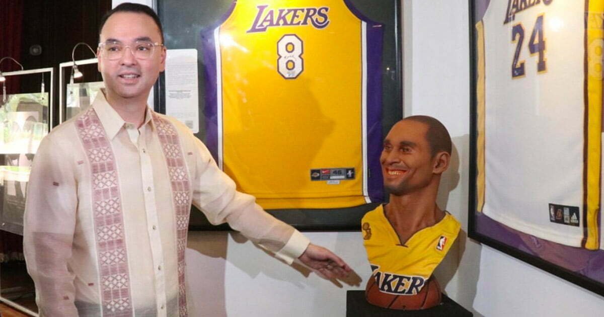 Alan Cayetano at his Kobe Bryant exhibit