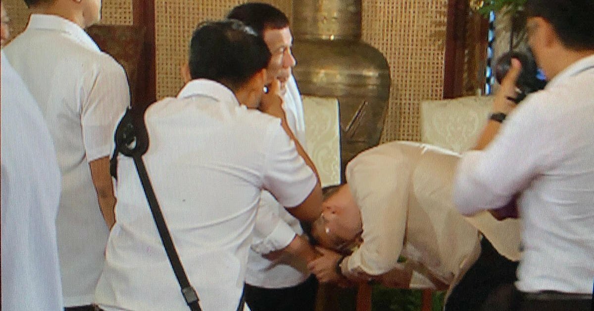 Alan Cayetano nagmano kay Tatay Digong