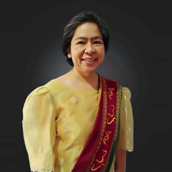 Dr. Natividad Castro