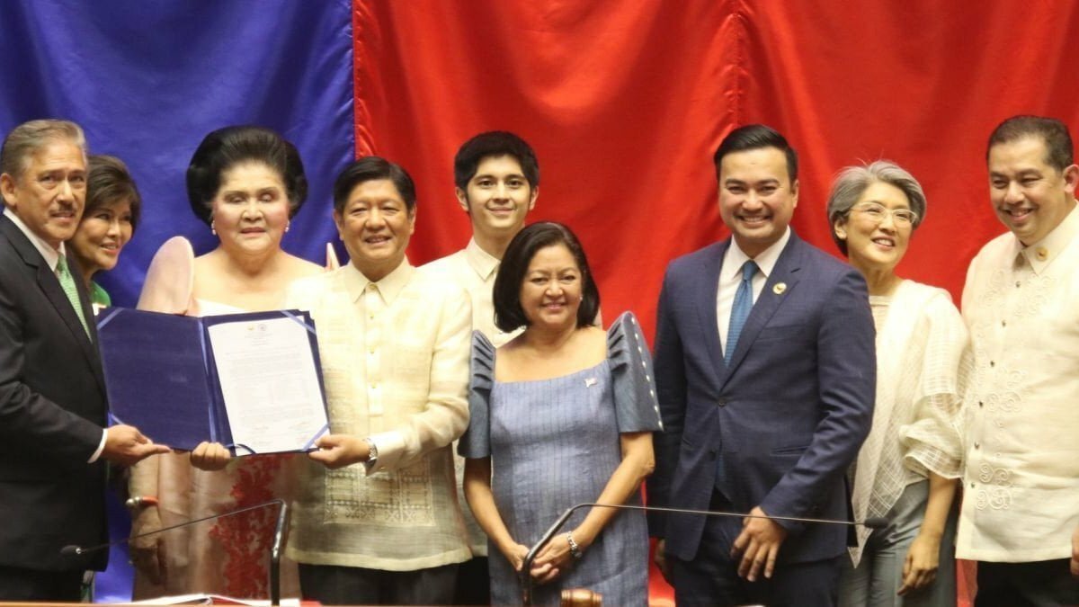 Imelda Marcos at Ferdinand Marcos Jr.'s proclamation