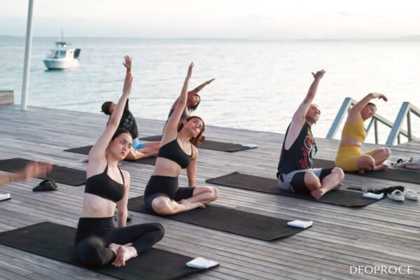Liza Soberano and friends doing yoga
